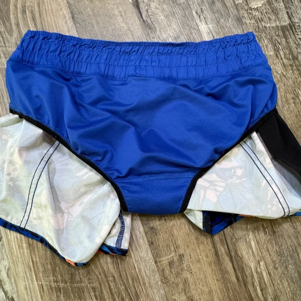 Lululemon Shorts Womens 6 Blue Tracker Abstract Floral Running Pickleball Gym